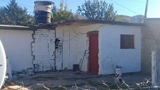 Le pegó a su novia en la cabeza con una loseta porque no quería ir a su casa