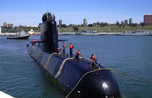 Desesperada búsqueda de un submarino argentino en el sur