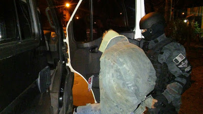 drogas en tres domicilios de Marcos Juárez con detenidos y secuestro de estupefacientes