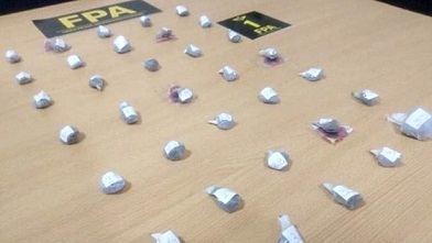 Arrestaron a jóvenes que portaban y comercializaban estupefacientes