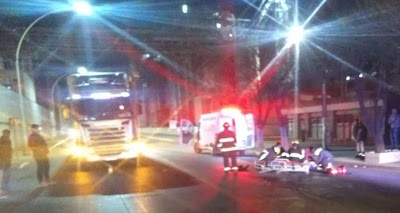 un joven murió tras ser embestido por un camión que luego del accidente se dio a la fuga