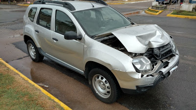 BALLESTEROS: AUTO CHOCA PARTE TRASERA DE UN CAMIÓN EN LA AUTOPISTA