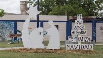 BELL VILLE: Se arrepintieron y devolvieron el árbol de navidad a la plazoleta