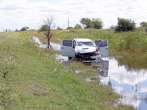 Murió un comisario retirado al chocar un auto y una camioneta