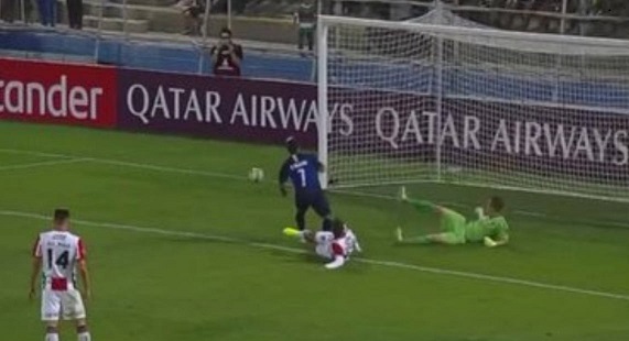 El increíble gol errado por Palacios que pudo cambiar todo