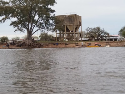 Se cayó al río Coronda y sigue sin aparecer