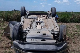 Vuelco con dos heridos en el camino a 60 cuadras