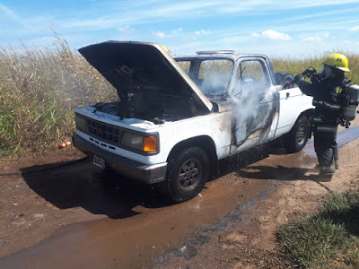 Armstrong: incendio de una camioneta en zona rural