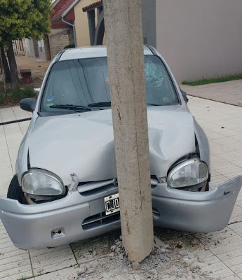 LABORDE: UN JOVEN IMPACTO EL AUTO CONTRA POSTE DE CEMENTO