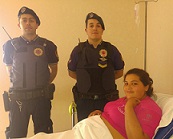 Policías asistieron a una joven que acababa de dar a luz en Cosquín