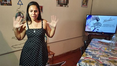 Tradujo un cuarteto a señas para su hermano con hipoacusia