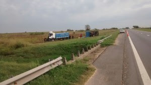 Choque de camiones en la autopista: Venían en la misma dirección