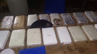 Un auto abandonado en una cochera con 23 kilos de cocaína