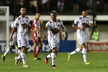 Instituto perdió ante Chacarita y se quedó sin técnico