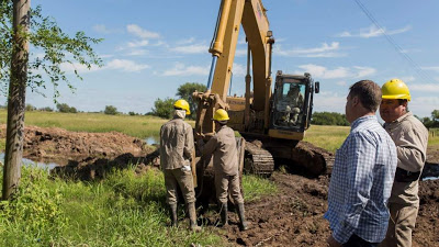 Bell Ville: el intendente recorrió el desagüe que esta haciendo la provincia