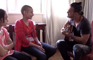 Arjona sorprendió a una fan con cáncer en Buenos Aires